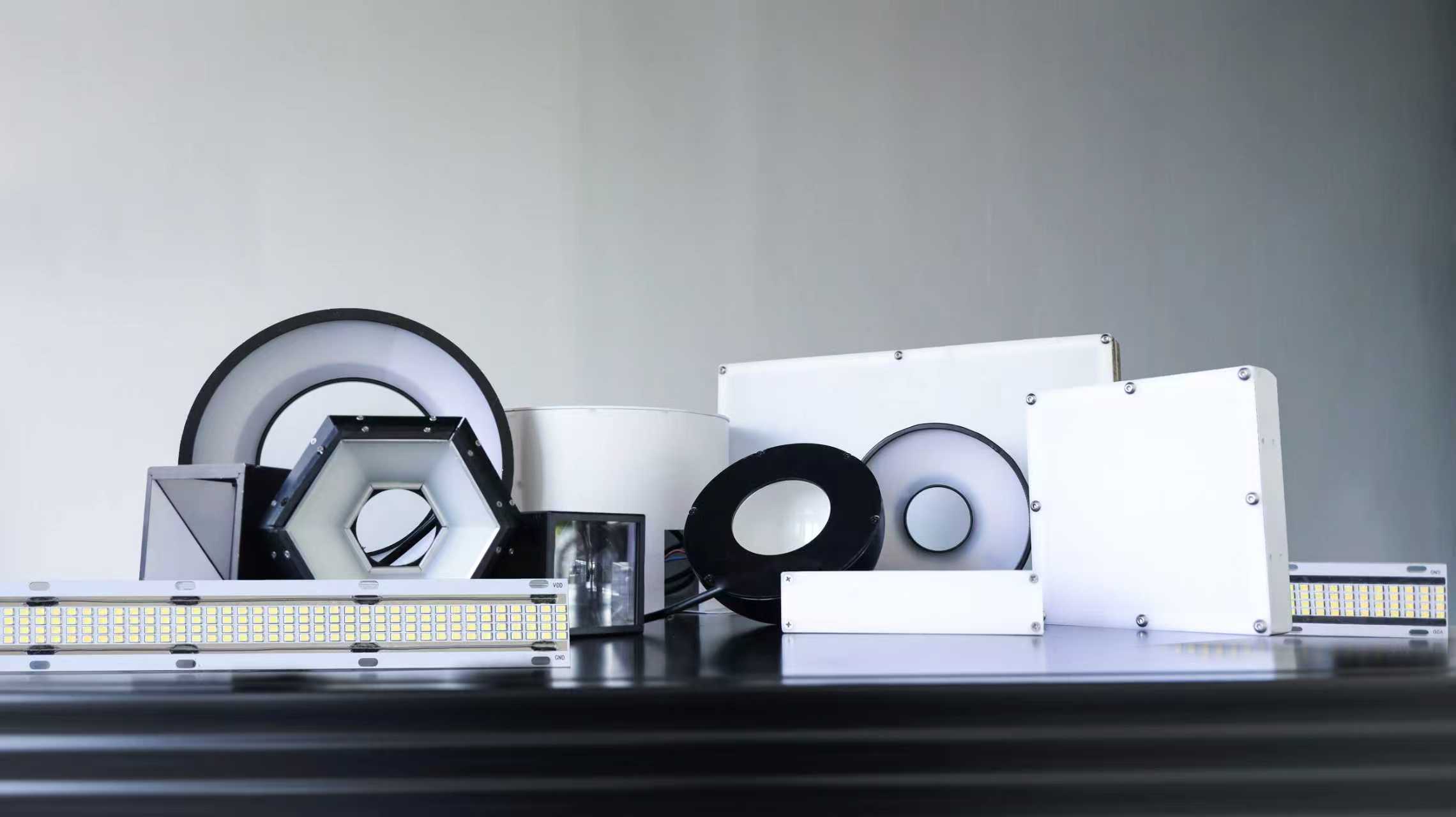 What is the role of the light source in the imaging system of a visual inspection device?What is the value of a good imaging system?