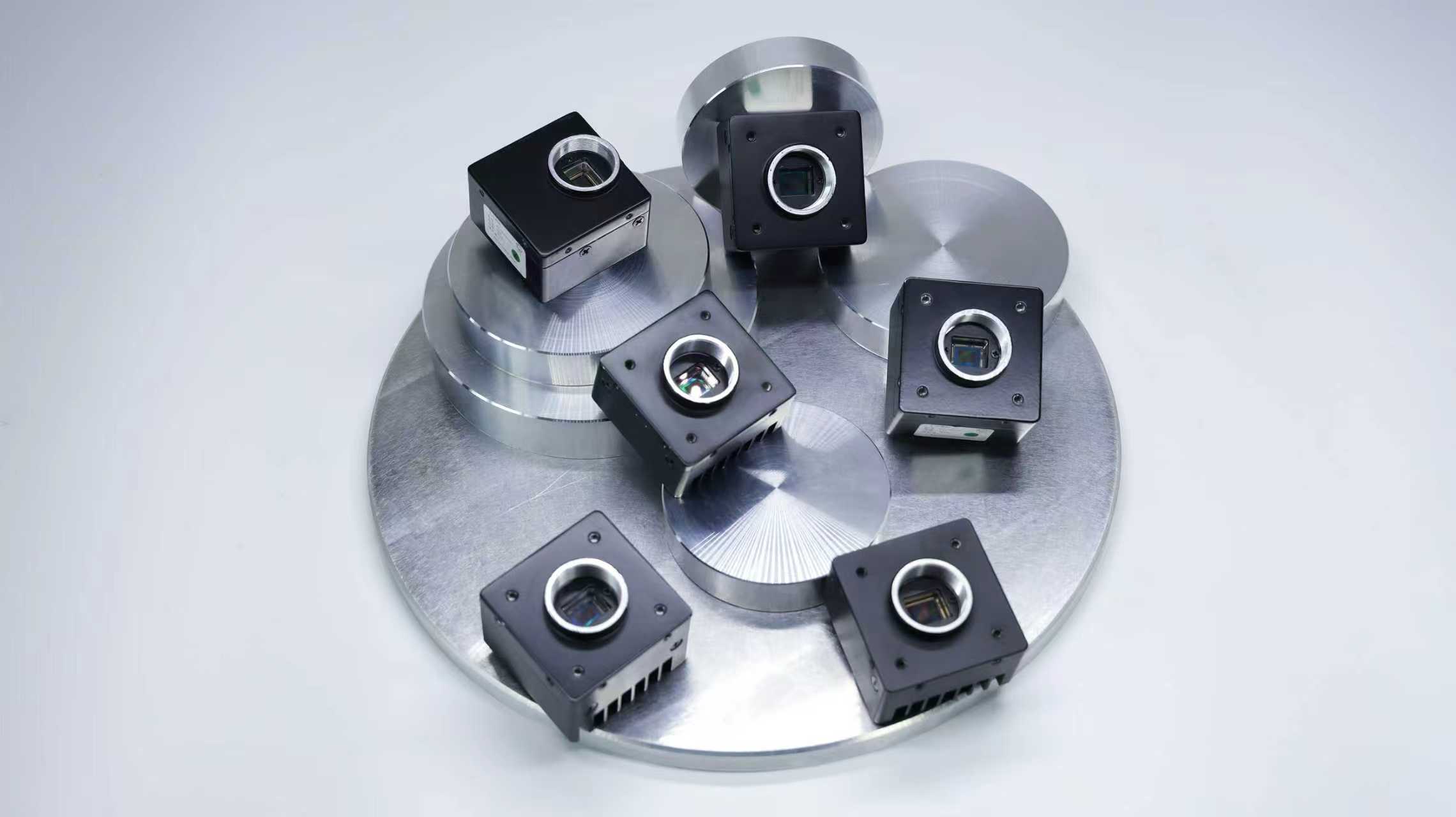 There are many ready-made camera brands on the market, so why does Keye Keye still spend a lot of time and energy using its self-developed cameras?