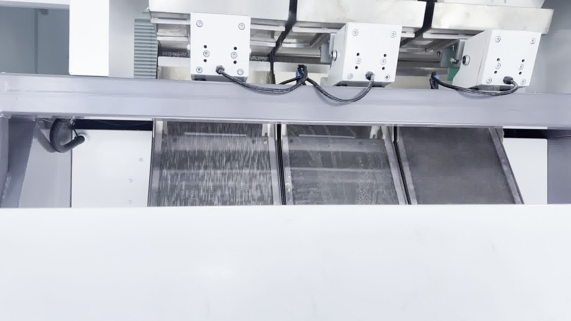 Advantages of the assembly of the chute and cover plate in the color sorter from Keyi Technology