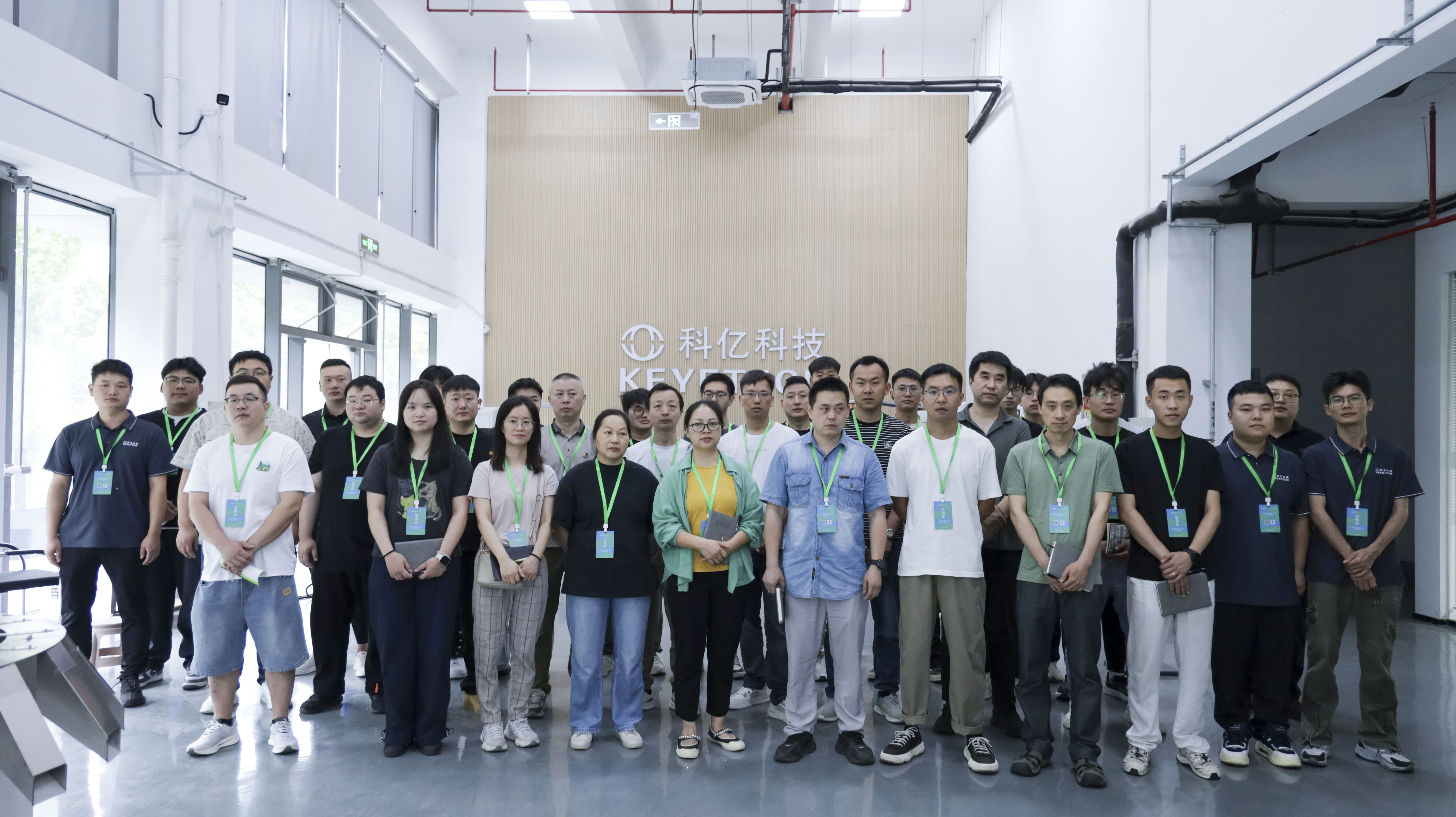 Four days of intensive training, from theory to practice—helping every client become an expert in AI vision equipment maintenance.